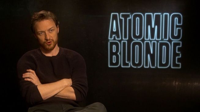 Verknallt? James McAvoy schwärmt von Charlize Theron